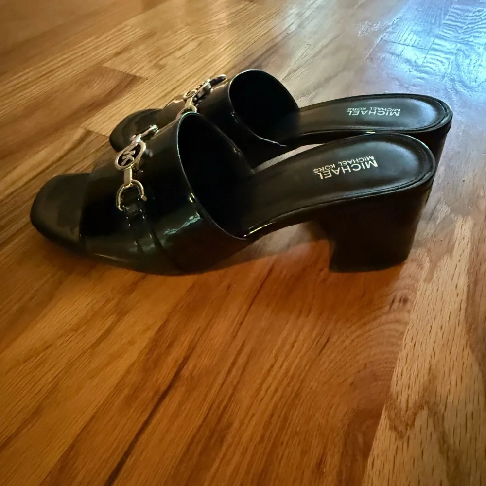 On Hold - Michael Kors Black heeled sandals